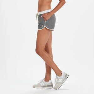 Womens Vuori Tavi Short in Grey Linen Hybrid Athletic Beach Shorts Size Medium